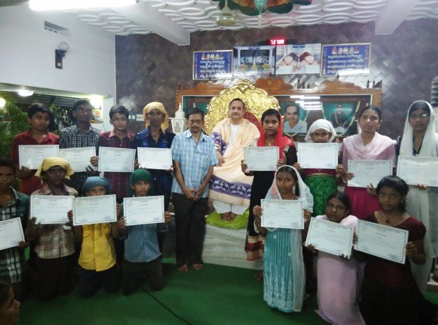 Dr Umar Alisha has given away certificates to the students who have successfully passed in the Basic Computer Course which was offered to students from 5-5-2015 to 19-5-2015